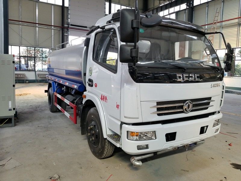 东风多利卡9.5方洒水车