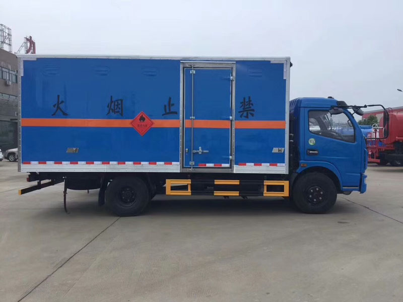 多利卡5.1米（6.4吨）气体厢式车