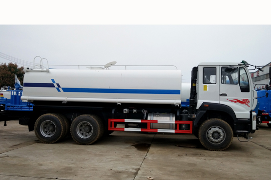 重汽19吨后双桥洒水车