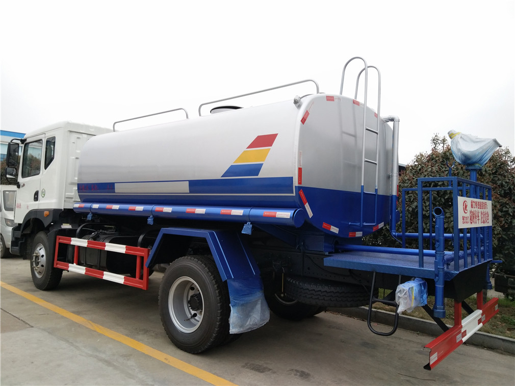 东风多利卡D9（12方）型洒水车