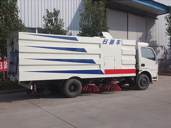 东风多利卡扫路车