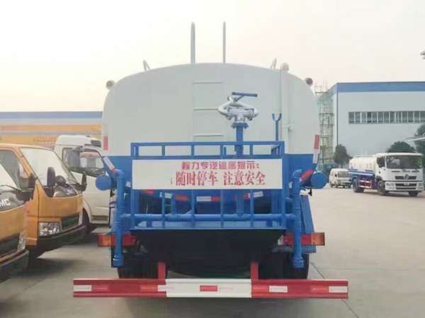 东风创普洒水车