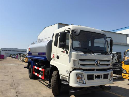 东风御虎洒水车