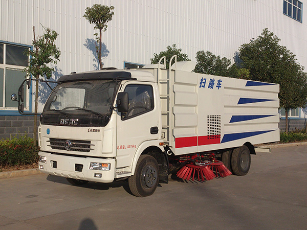 东风多利卡扫路车