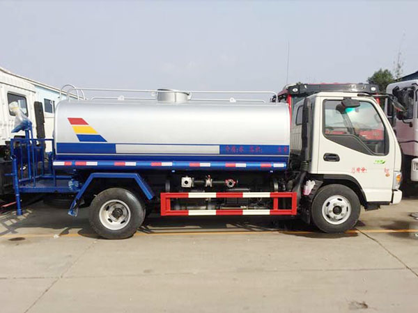 江淮康铃洒水车