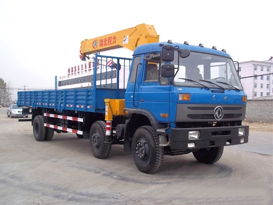 东风153小三轴随车吊