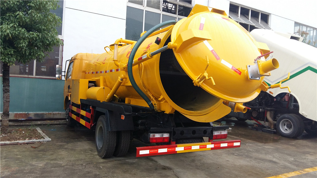 东风大多利卡（8方）清洗吸污车