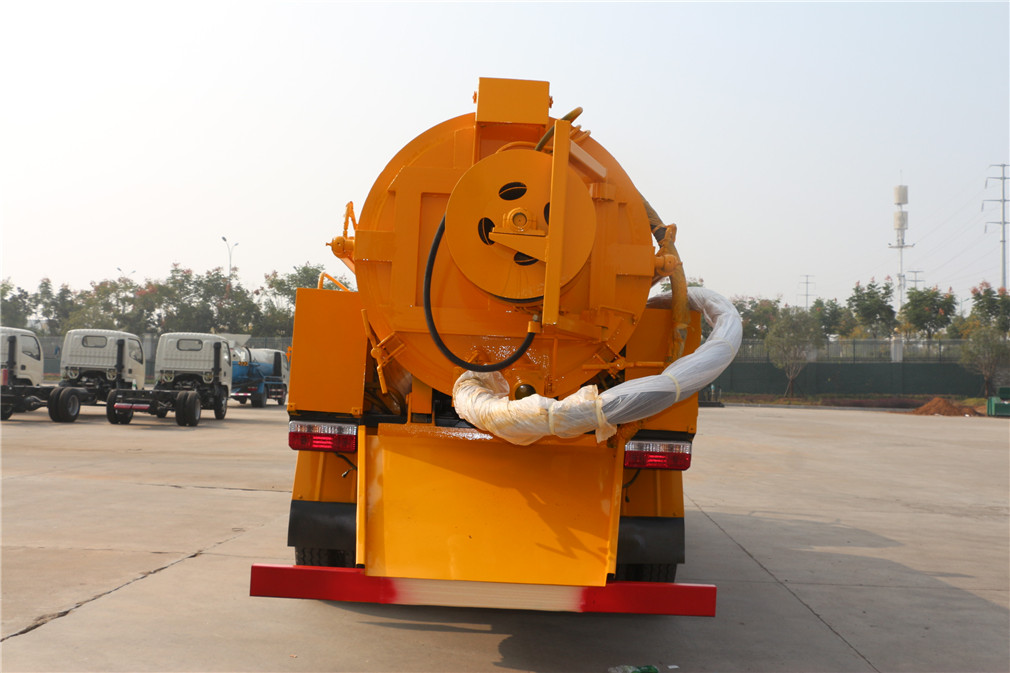 东风大多利卡清洗吸污车