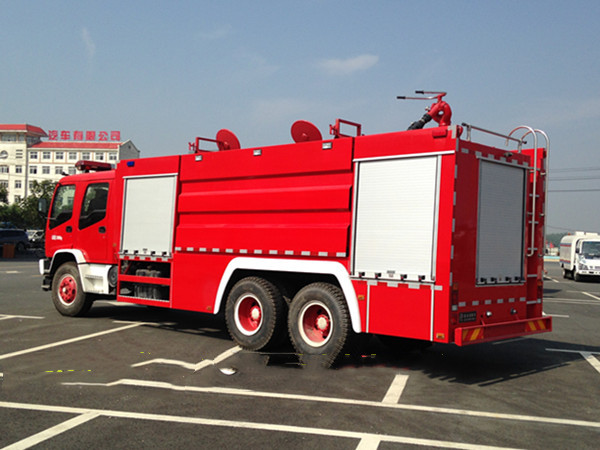 五十铃后双桥12吨水罐消防车