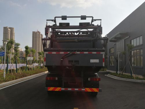 福田瑞沃国六12方无泄漏高位挂桶压缩式垃圾车