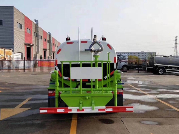 国六 5方东风洒水车