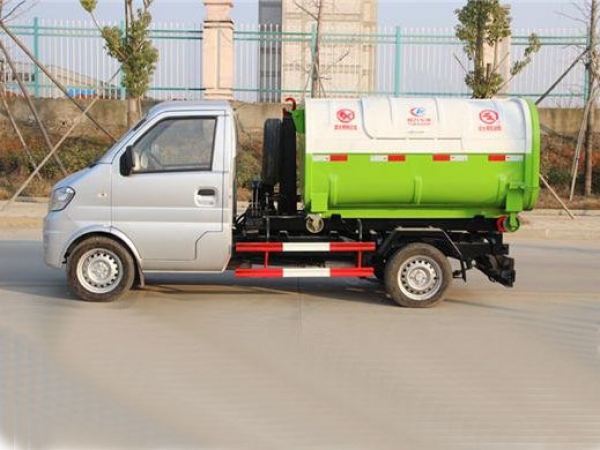 东风小康国六3方车厢可卸（钩臂）式垃圾车