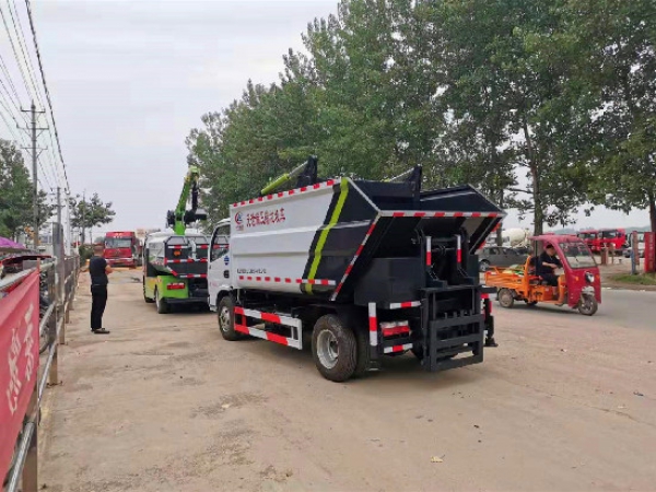 东风小多利卡国六蓝牌无泄漏后装压缩垃圾车