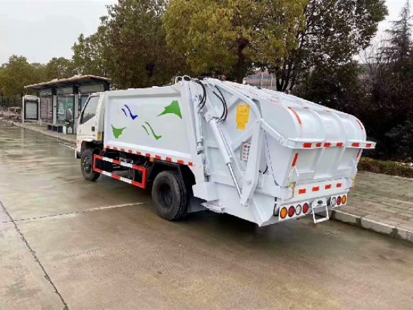 可进地下室江铃顺达国六6方压缩式垃圾车