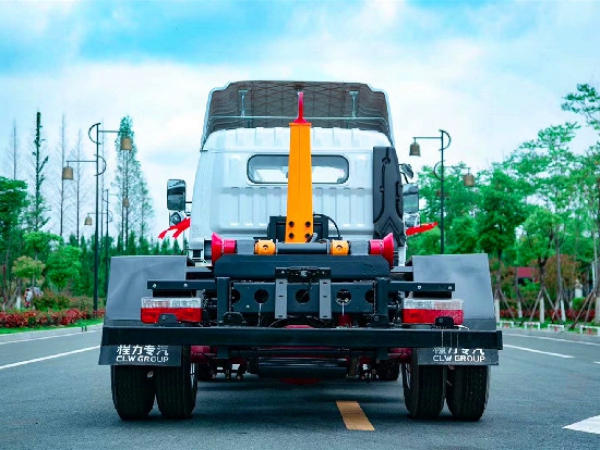 国六东风多利卡8方车厢可卸式（钩臂）垃圾车