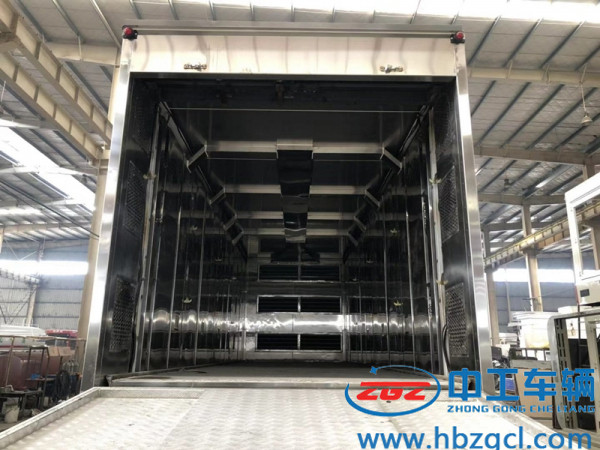 东风D9封闭恒温拉猪车