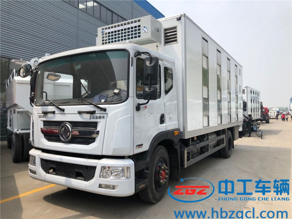 东风D9封闭恒温拉猪车