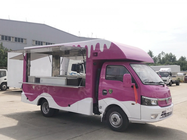 冰淇淋冷饮车