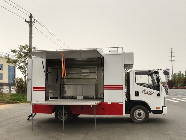 流动餐车