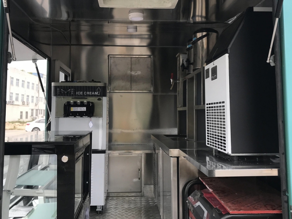 冰淇淋冷饮车