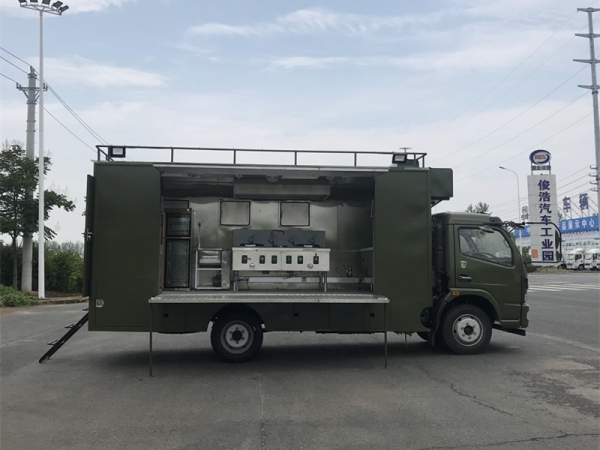 炊事车