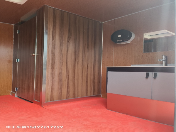 牵引拖挂式移动公厕车