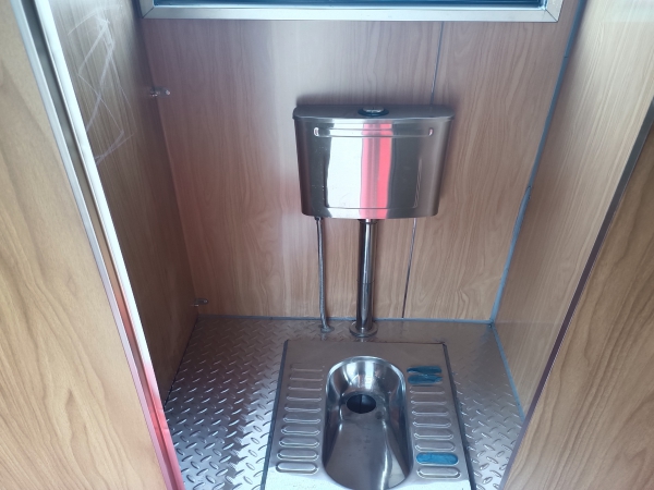 牵引拖挂式移动公厕车