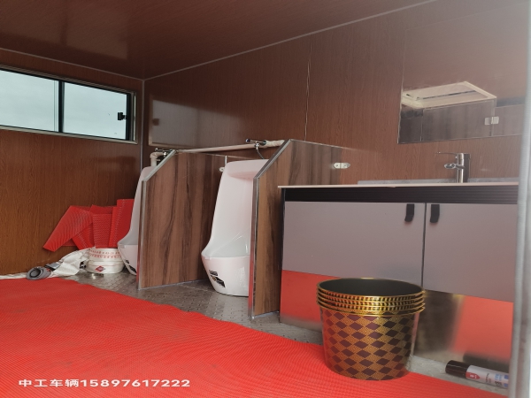 牵引拖挂式移动公厕车