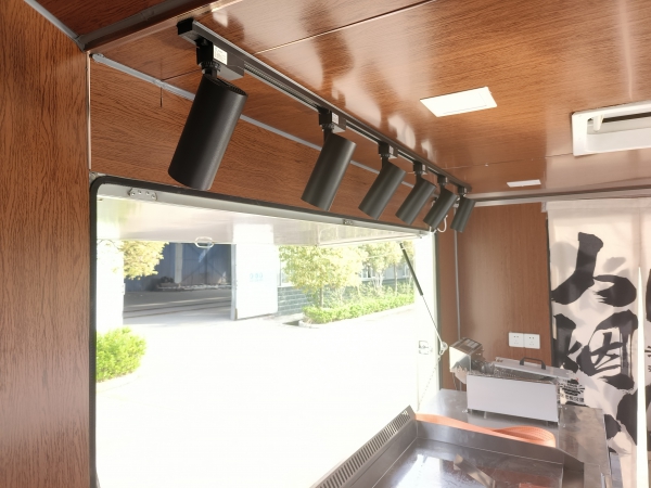 汽油自动挡餐车