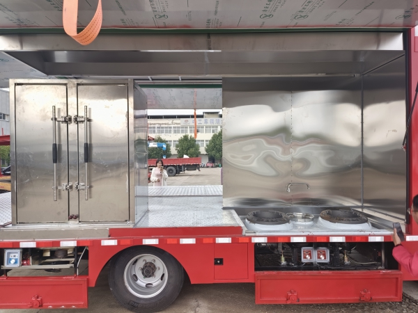 移动厨房餐车
