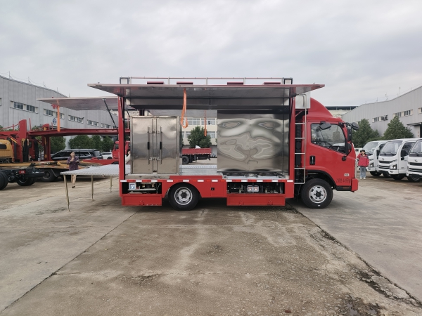 移动厨房餐车