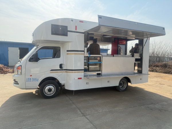 长安自动挡柴油房餐一体车｜一车双能，旅居与创收皆从容