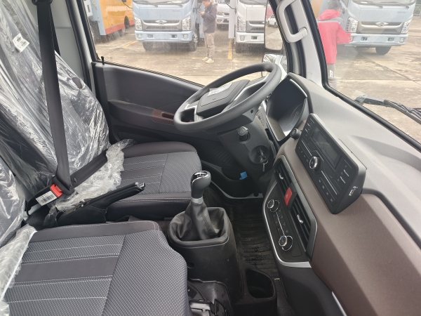 多功能房车版餐车 跃进S100 可住人可经营 支持私人定制