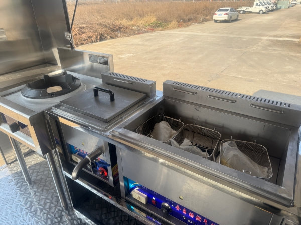 长安自动挡柴油房餐一体车｜一车双能，旅居与创收皆从容